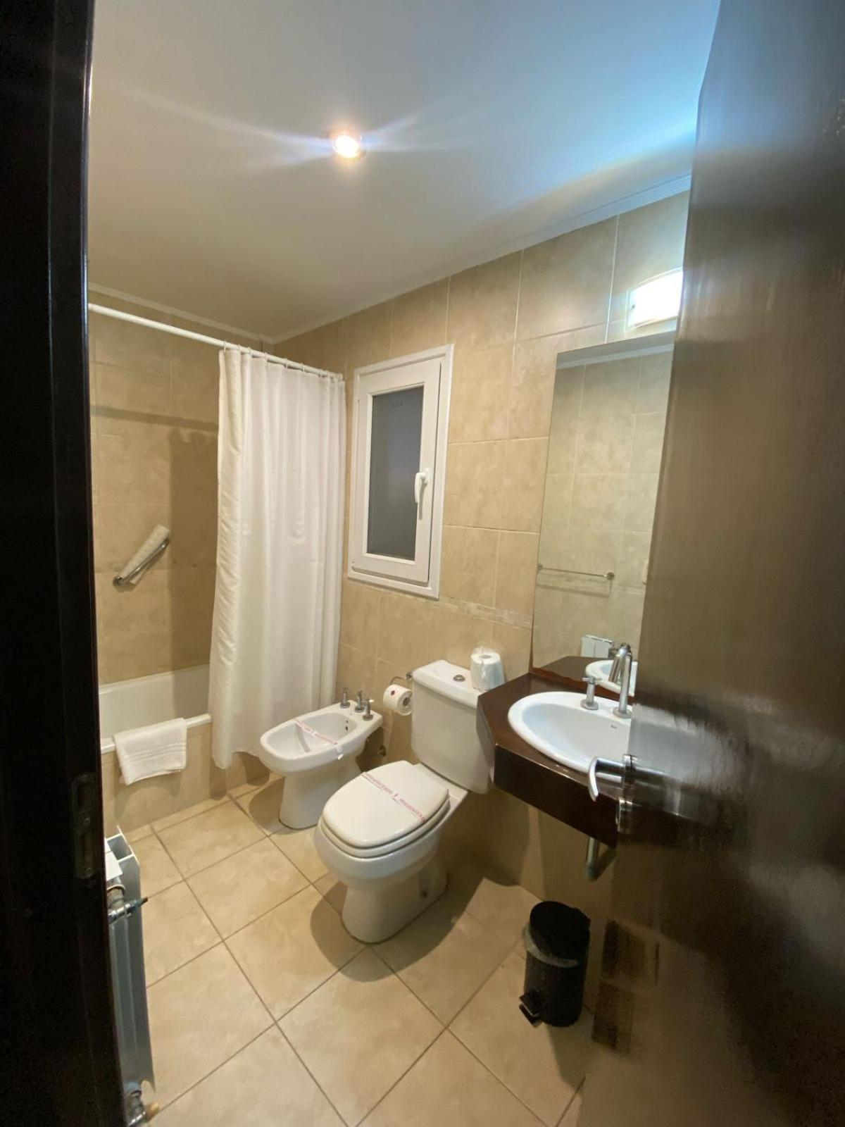 Hotel Aires De Тандил Екстериор снимка